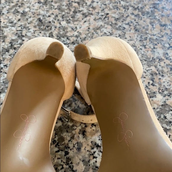 Jessica Simpson size 6 1/2 beige faux suede heels - Picture 6 of 9